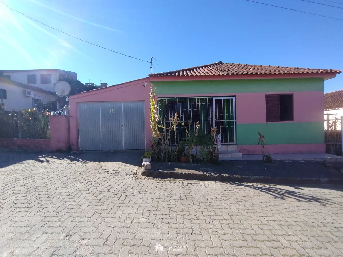 Imagem de Casa bairro Isabel garagem e pátio.
