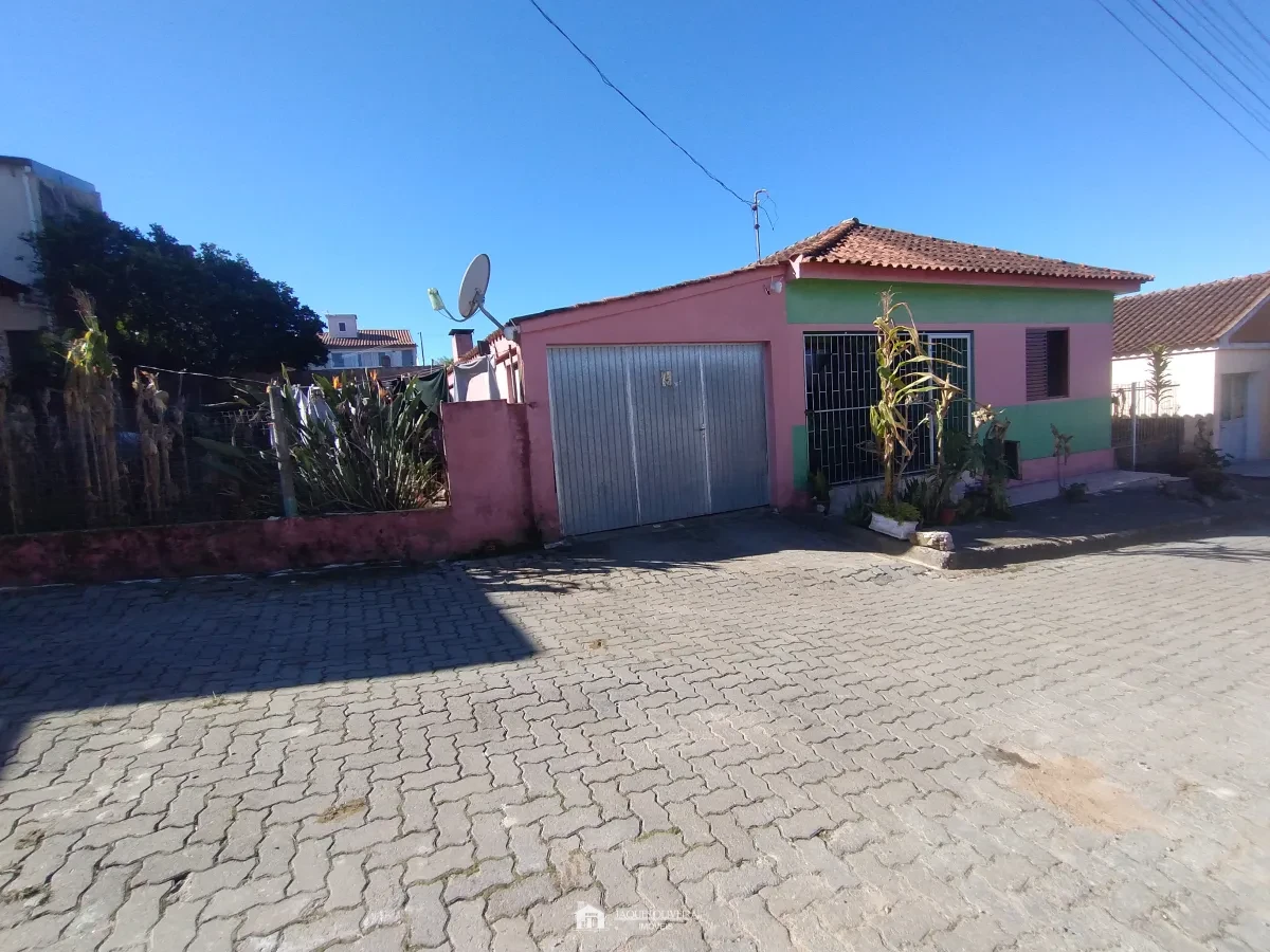 Imagem de Casa bairro Isabel garagem e pátio.