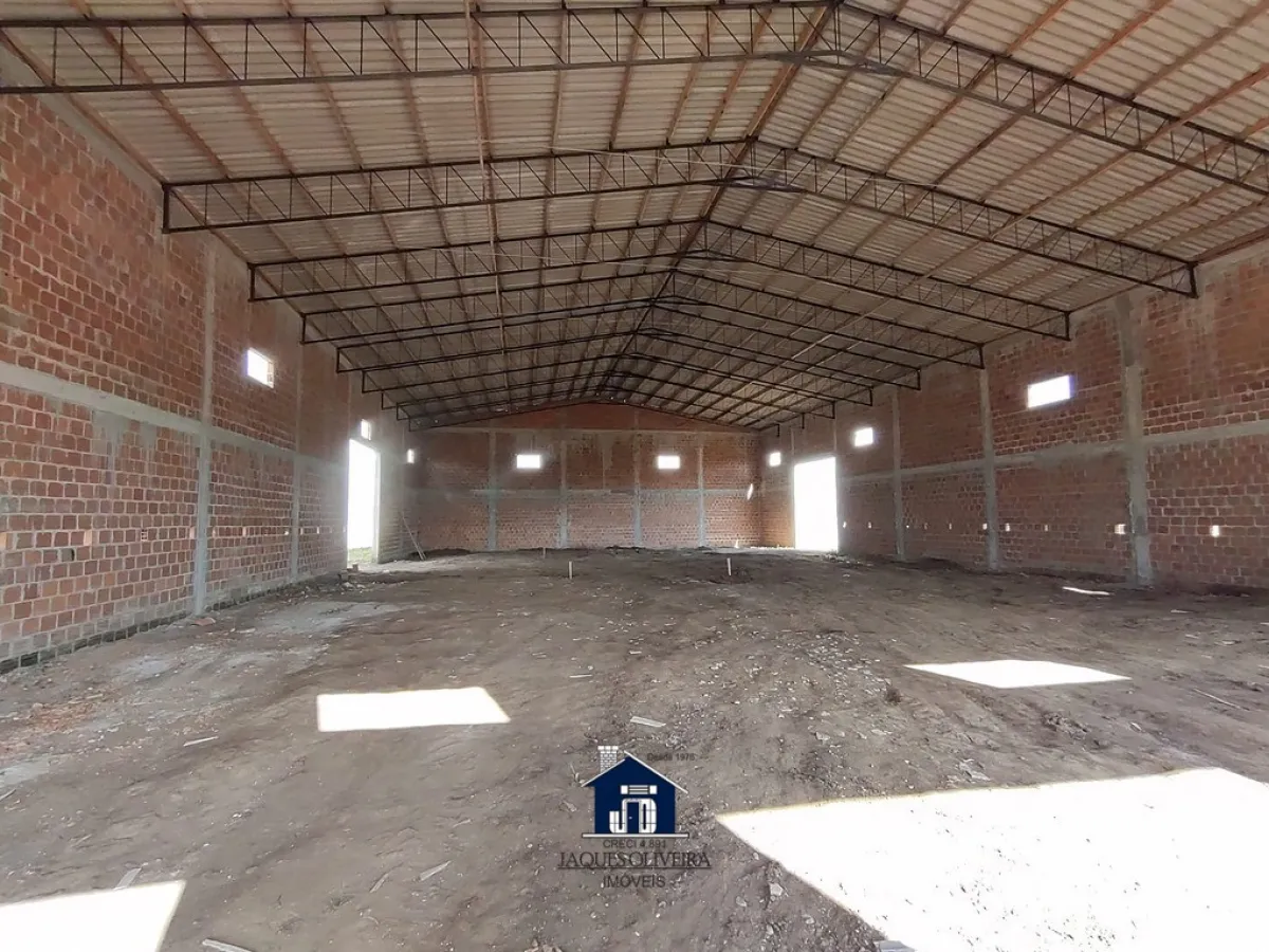 Imagem de Pavilhão Comercial em fase de Acabamento