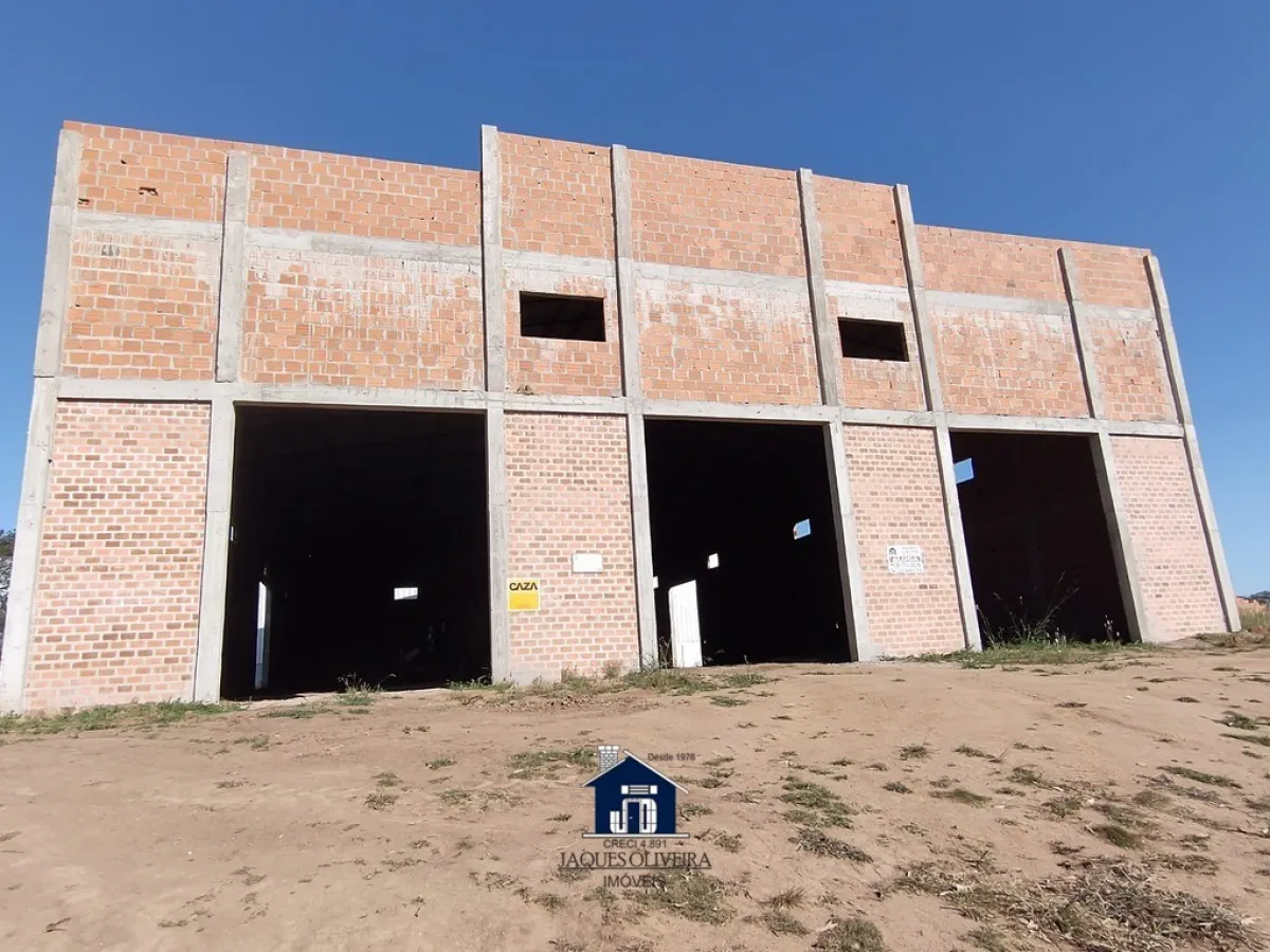 Imagem de Pavilhão Comercial em fase de Acabamento