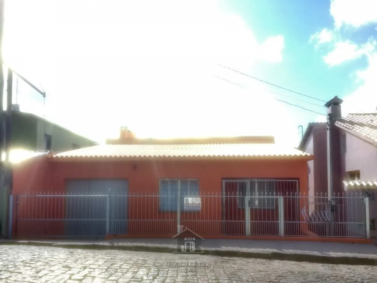 Casa para alugar. Com garagem - Isabel, Canguçu [2220]