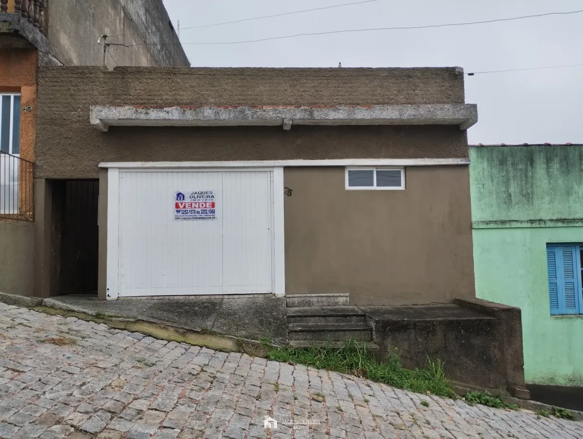 Imagem de Casa 03 dormitórios, garagem no bairro Triângulo.