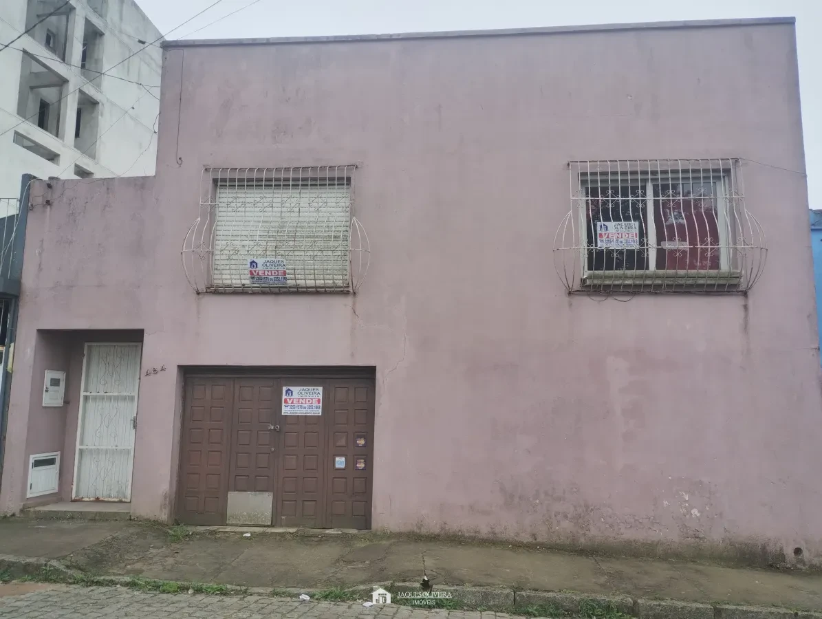 Imagem de Casa com garagem em região central