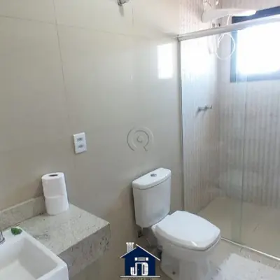 Imagem de VENDE-SE EXCELENTE CASA EM CONDOMÍNIO DE LUXO