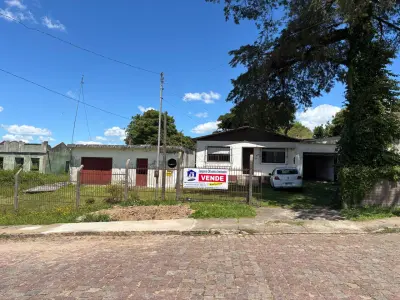 Imagem de Duas Casas com Terreno Amplo