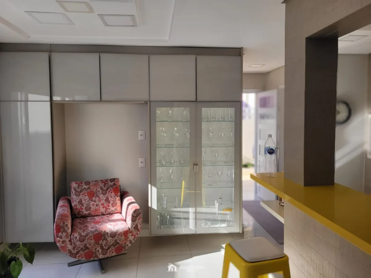 Imagem de Casa de alto padrão na zona nobre da cidade