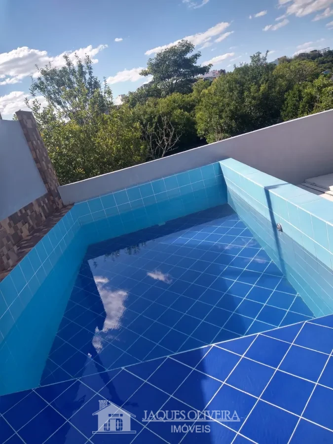 Imagem de casa com piscina
