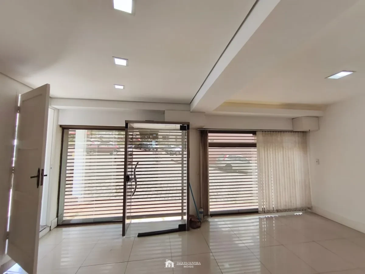 Imagem de Sobrado Comercial de esquina com o hospital, excelente ponto para consultório médico