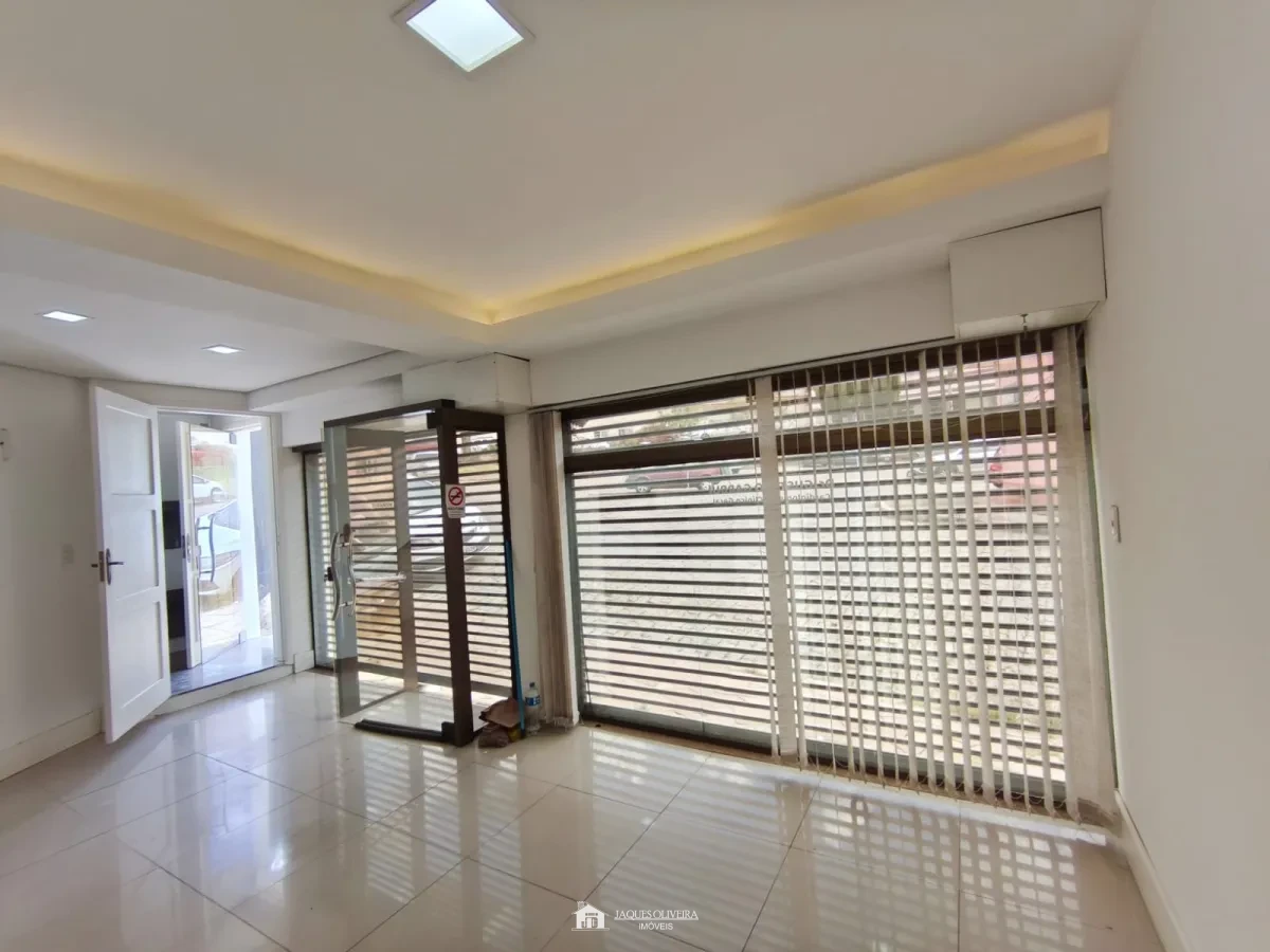 Imagem de Sobrado Comercial de esquina com o hospital, excelente ponto para consultório médico