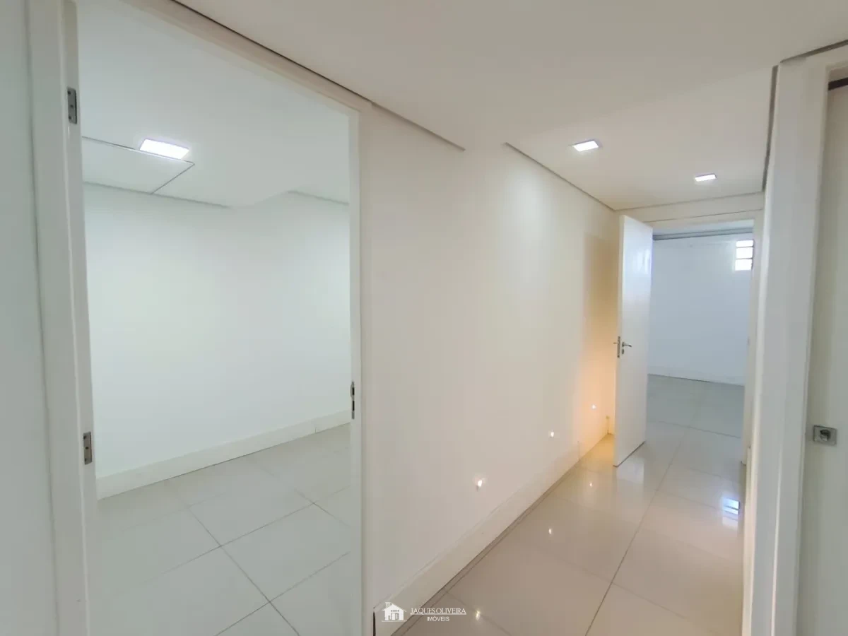 Imagem de Sobrado Comercial de esquina com o hospital, excelente ponto para consultório médico