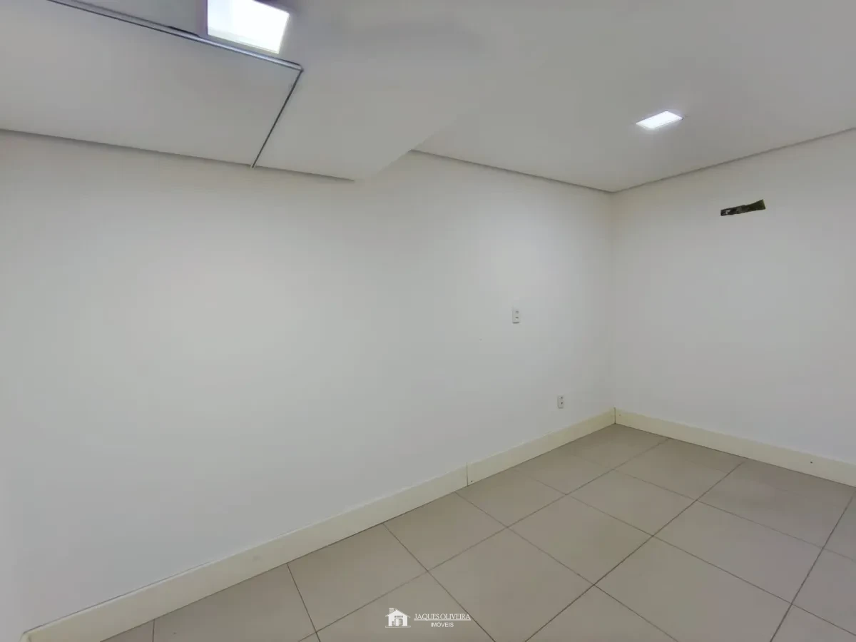 Imagem de Sobrado Comercial de esquina com o hospital, excelente ponto para consultório médico