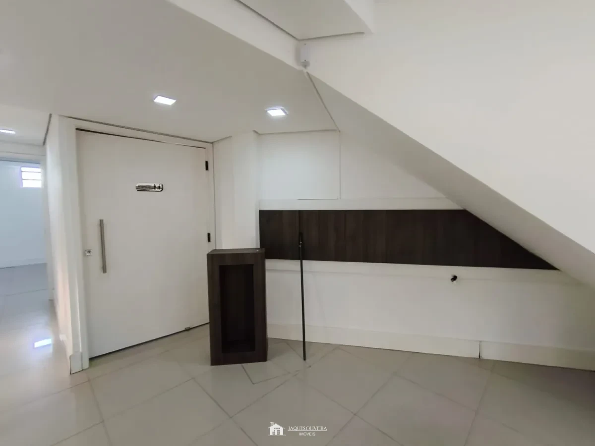 Imagem de Sobrado Comercial de esquina com o hospital, excelente ponto para consultório médico