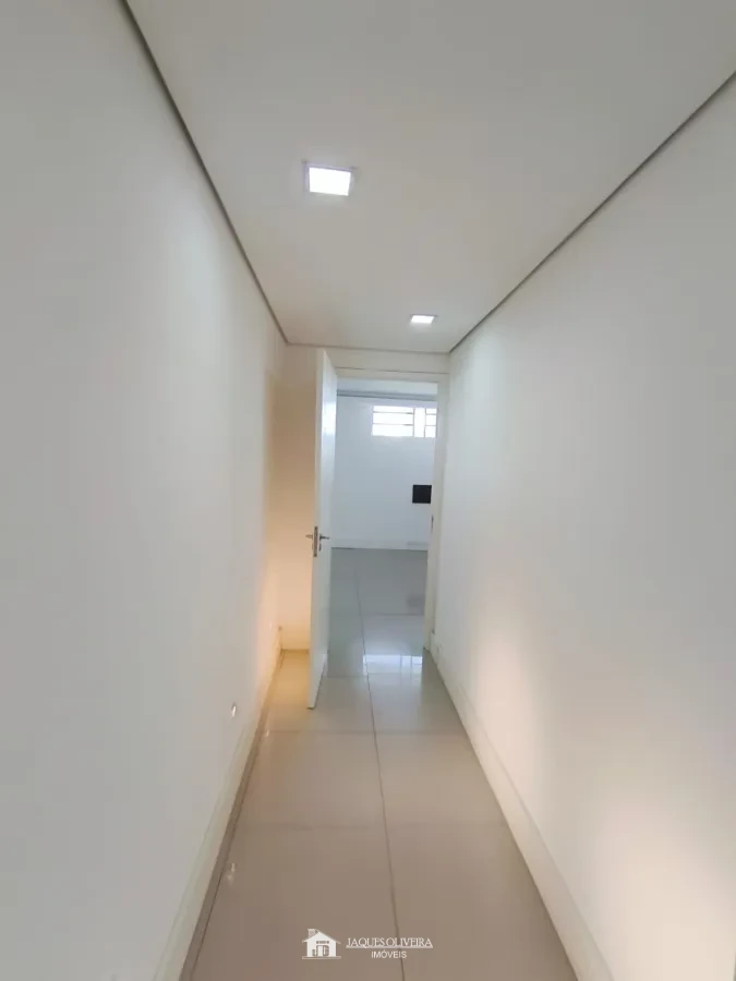 Imagem de Sobrado Comercial de esquina com o hospital, excelente ponto para consultório médico