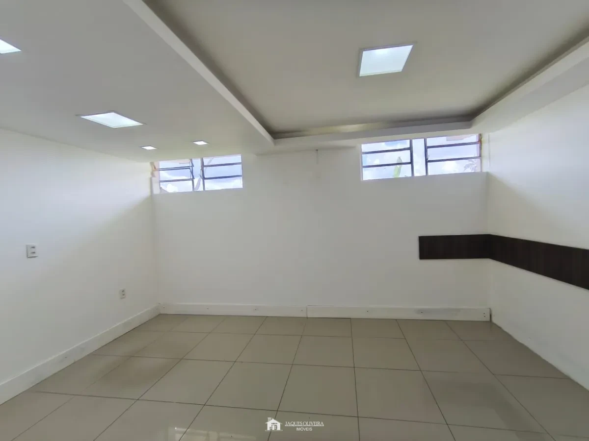 Imagem de Sobrado Comercial de esquina com o hospital, excelente ponto para consultório médico