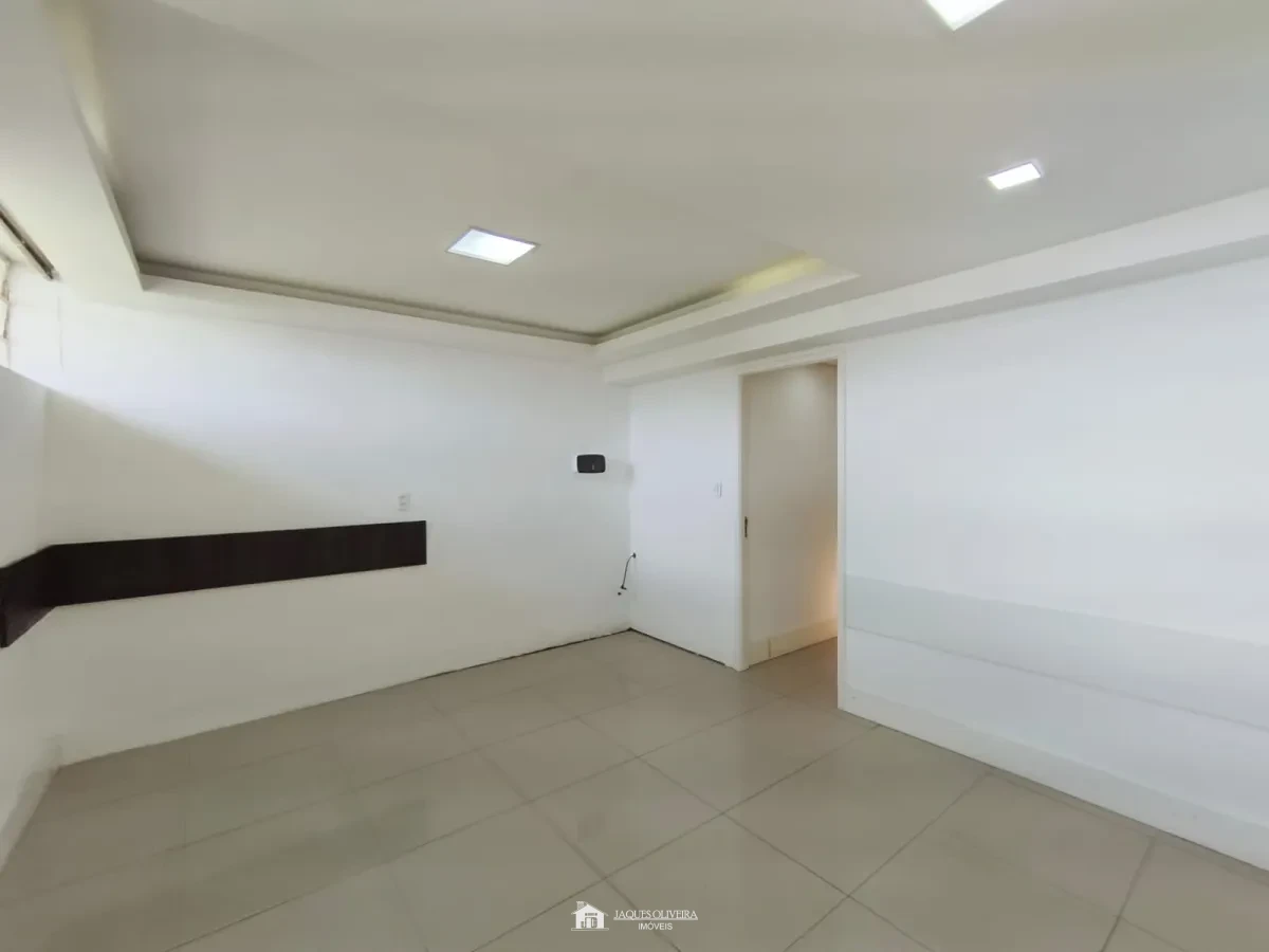 Imagem de Sobrado Comercial de esquina com o hospital, excelente ponto para consultório médico