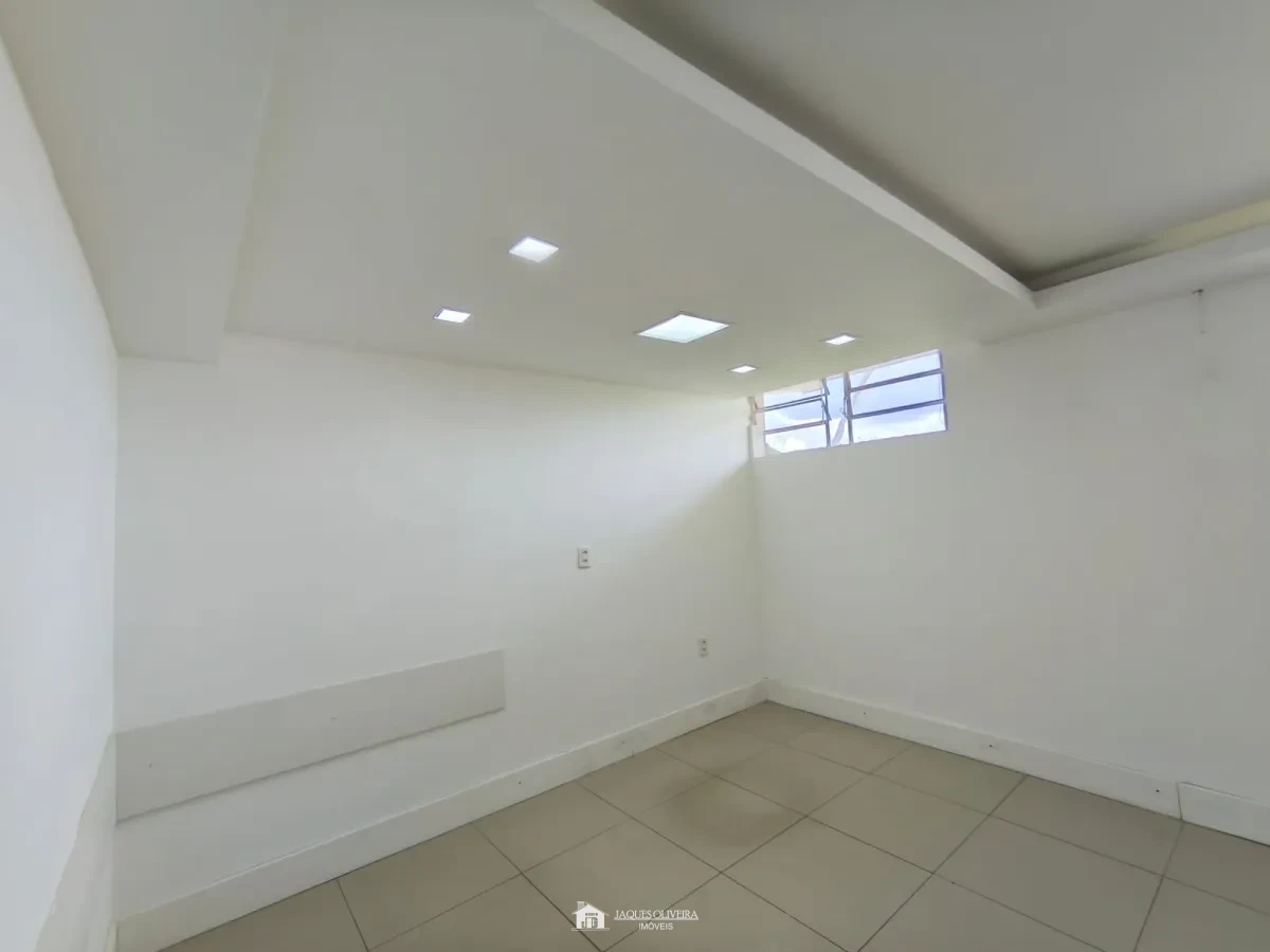 Imagem de Sobrado Comercial de esquina com o hospital, excelente ponto para consultório médico