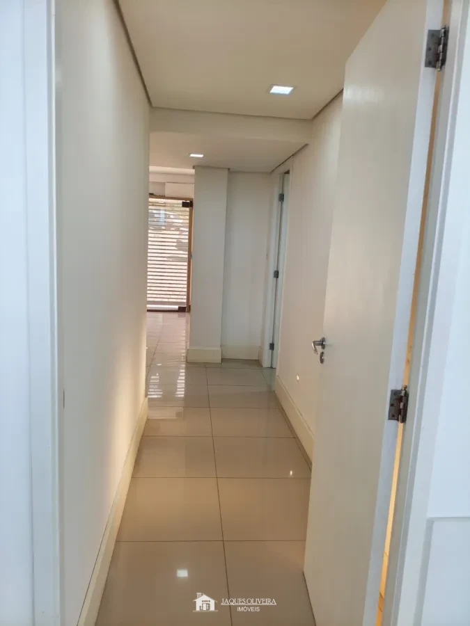 Imagem de Sobrado Comercial de esquina com o hospital, excelente ponto para consultório médico