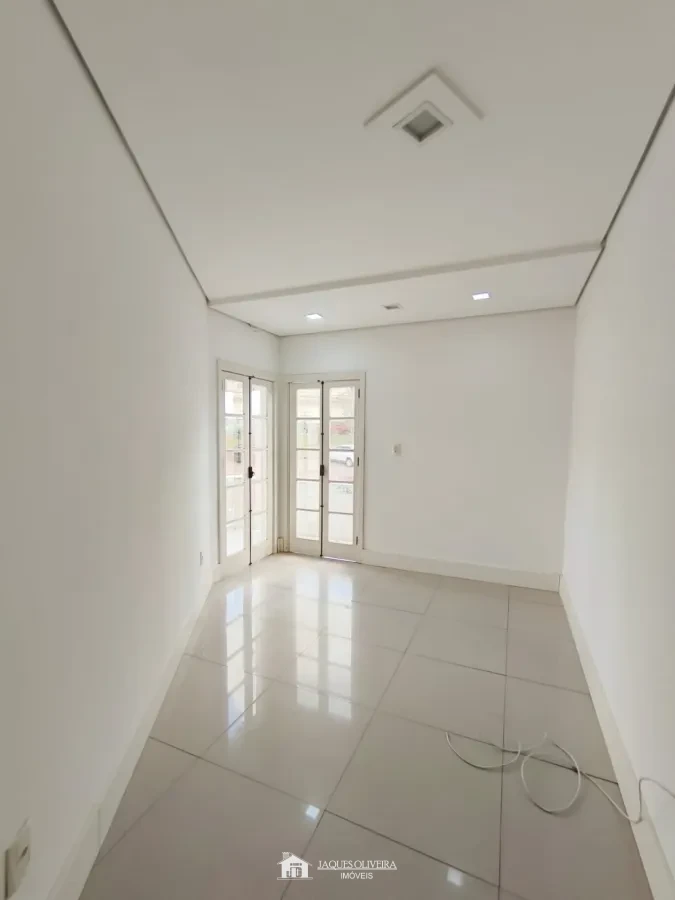 Imagem de Sobrado Comercial de esquina com o hospital, excelente ponto para consultório médico