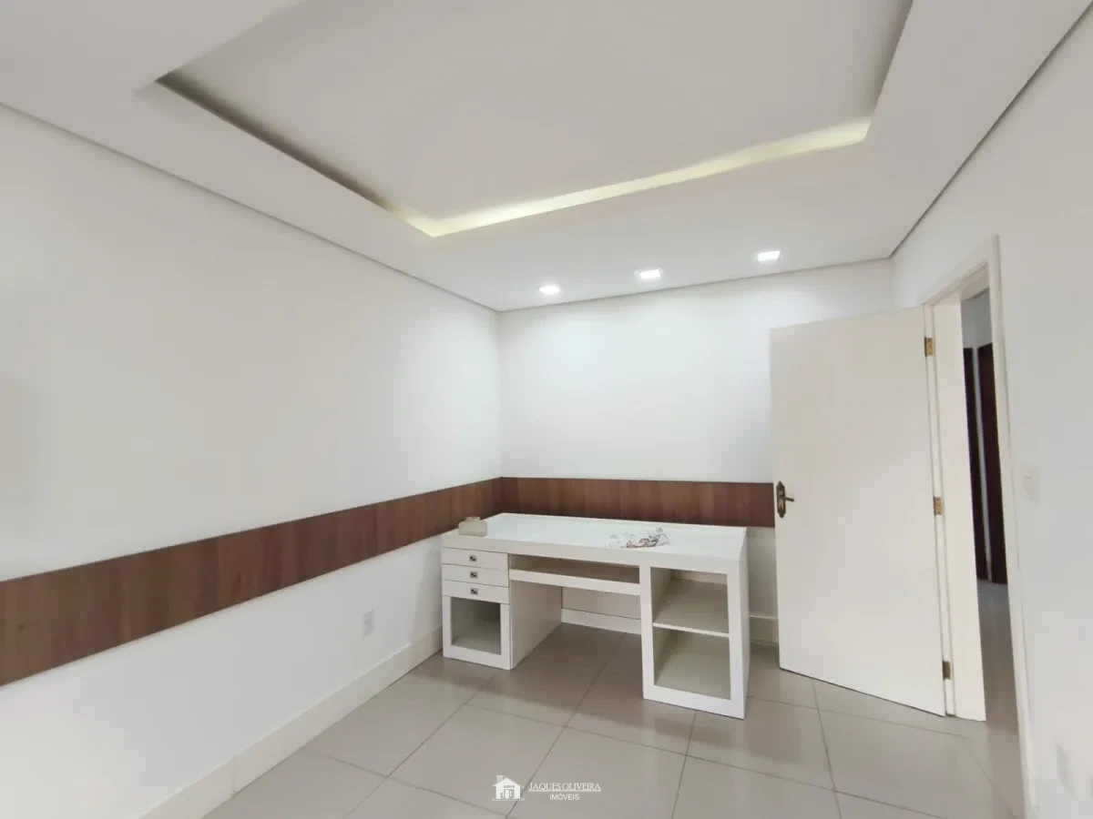 Imagem de Sobrado Comercial de esquina com o hospital, excelente ponto para consultório médico