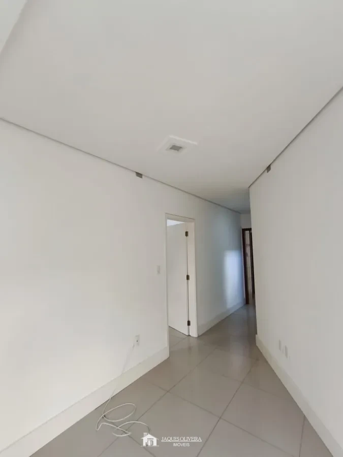 Imagem de Sobrado Comercial de esquina com o hospital, excelente ponto para consultório médico