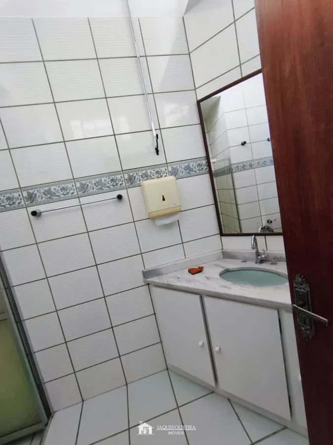 Imagem de Sobrado Comercial de esquina com o hospital, excelente ponto para consultório médico