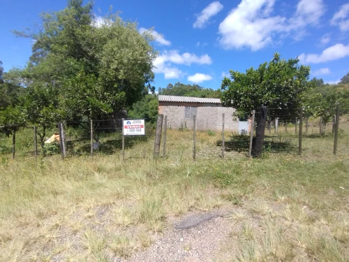 Imagem de Sitio com casa frente para BR.