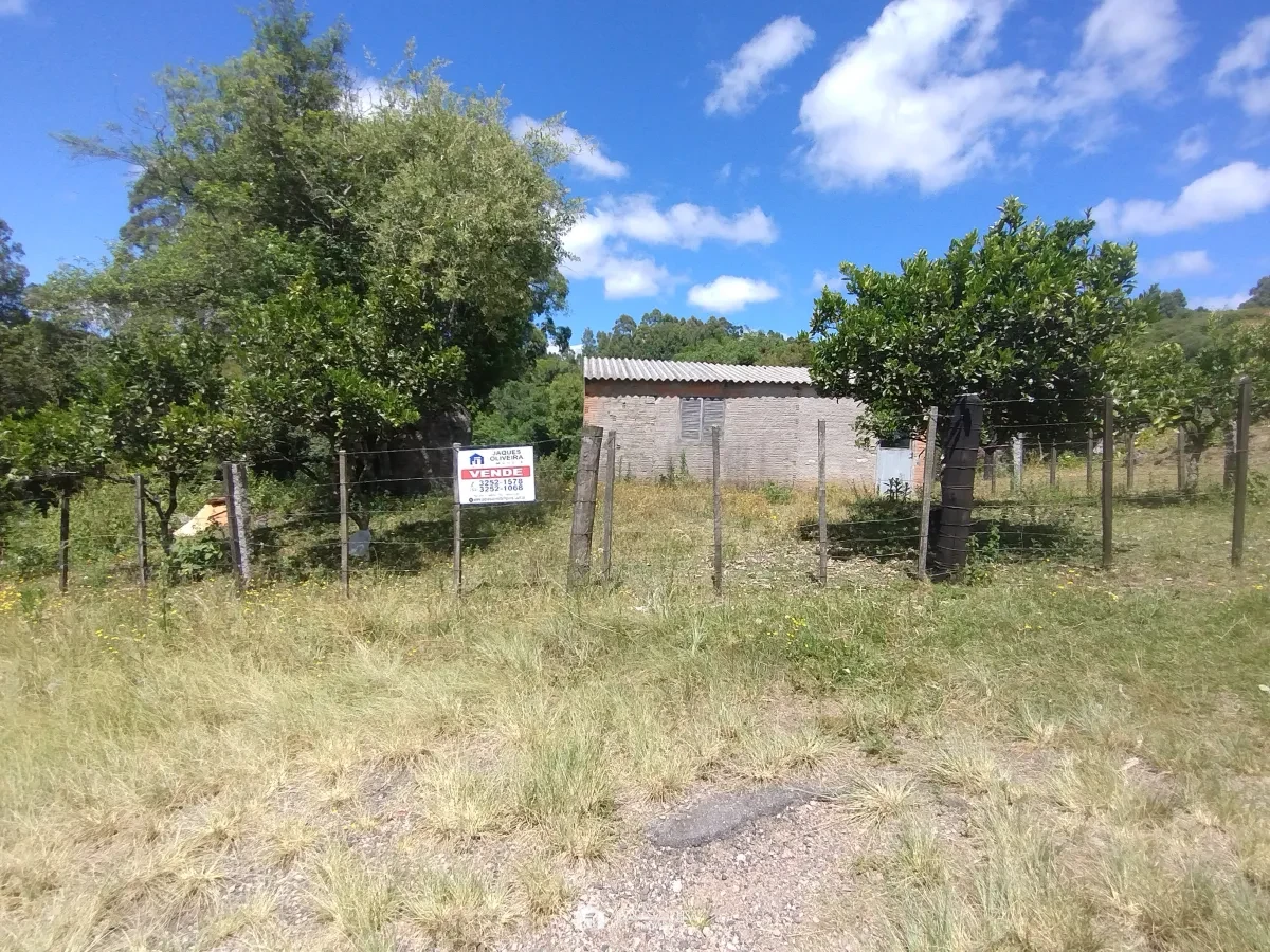 Imagem de Sitio com casa frente para BR.