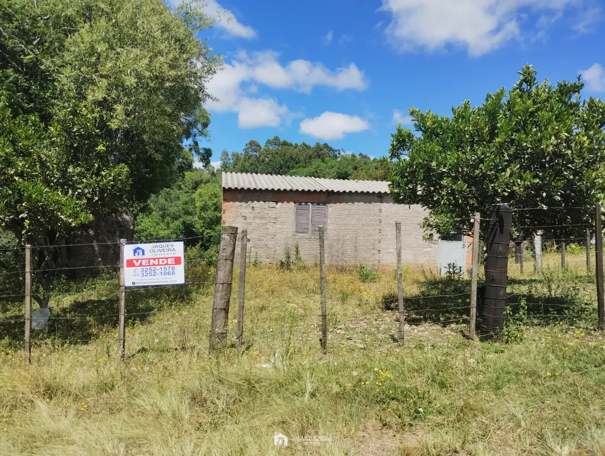Imagem de Sitio com casa frente para BR.
