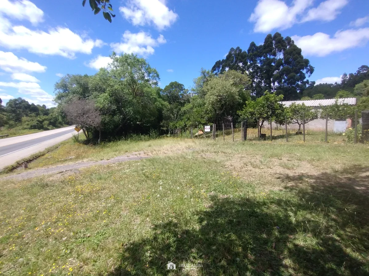 Imagem de Sitio com casa frente para BR.