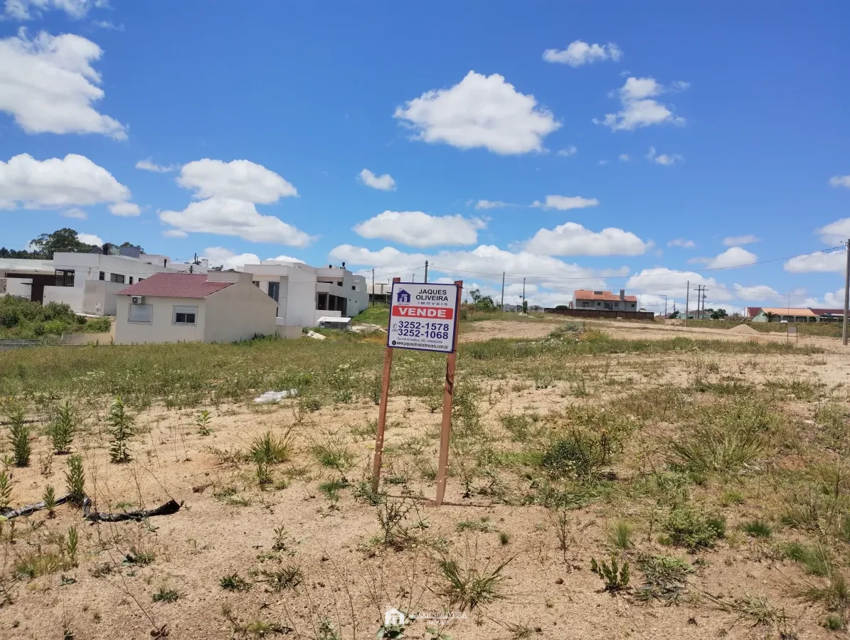 Imagem de Terreno plano, ideal para construção.