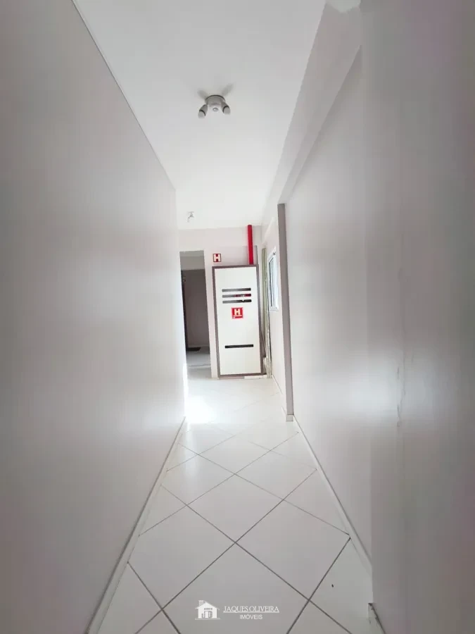 Imagem de Apartamento Central de frente (Semimobiliado), em prédio com elevador