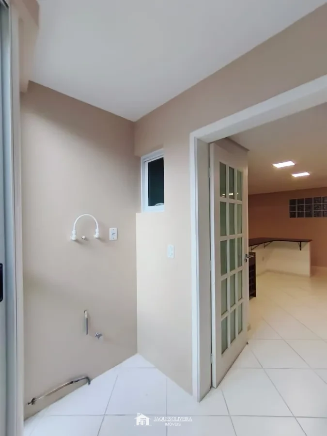 Imagem de Apartamento Central de frente (Semimobiliado), em prédio com elevador