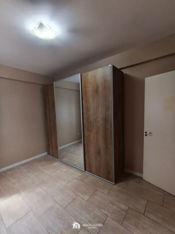 Imagem de Apartamento Central de frente (Semimobiliado), em prédio com elevador