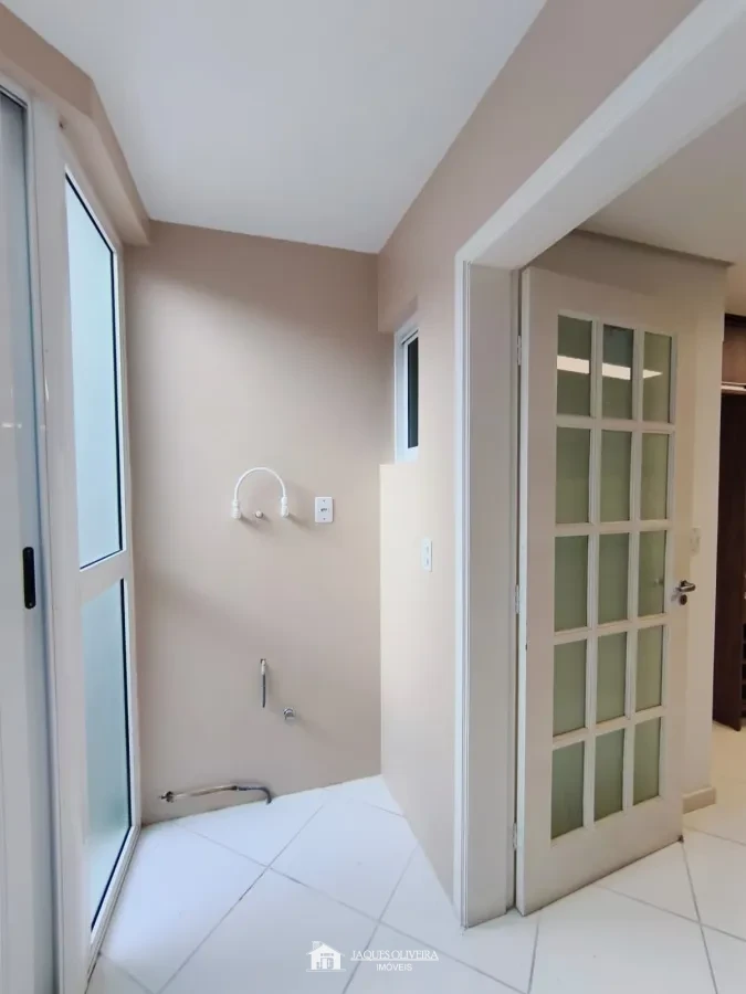 Imagem de Apartamento Central de frente (Semimobiliado), em prédio com elevador