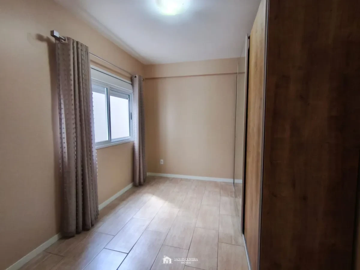 Imagem de Apartamento Central de frente (Semimobiliado), em prédio com elevador