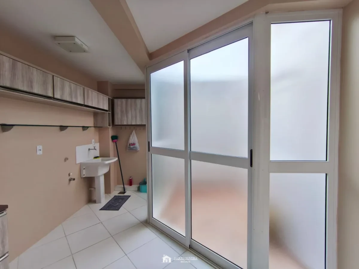 Imagem de Apartamento Central de frente (Semimobiliado), em prédio com elevador