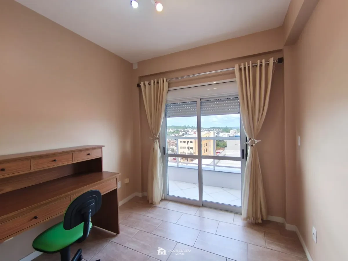 Imagem de Apartamento Central de frente (Semimobiliado), em prédio com elevador