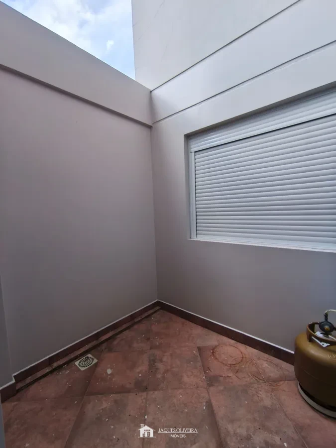 Imagem de Apartamento Central de frente (Semimobiliado), em prédio com elevador