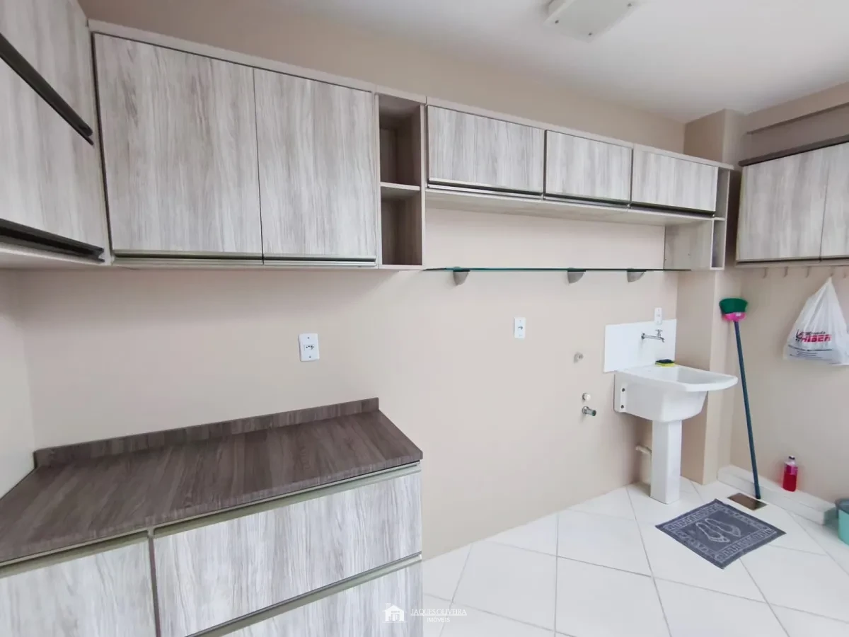 Imagem de Apartamento Central de frente (Semimobiliado), em prédio com elevador