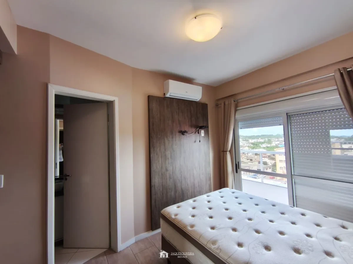 Imagem de Apartamento Central de frente (Semimobiliado), em prédio com elevador