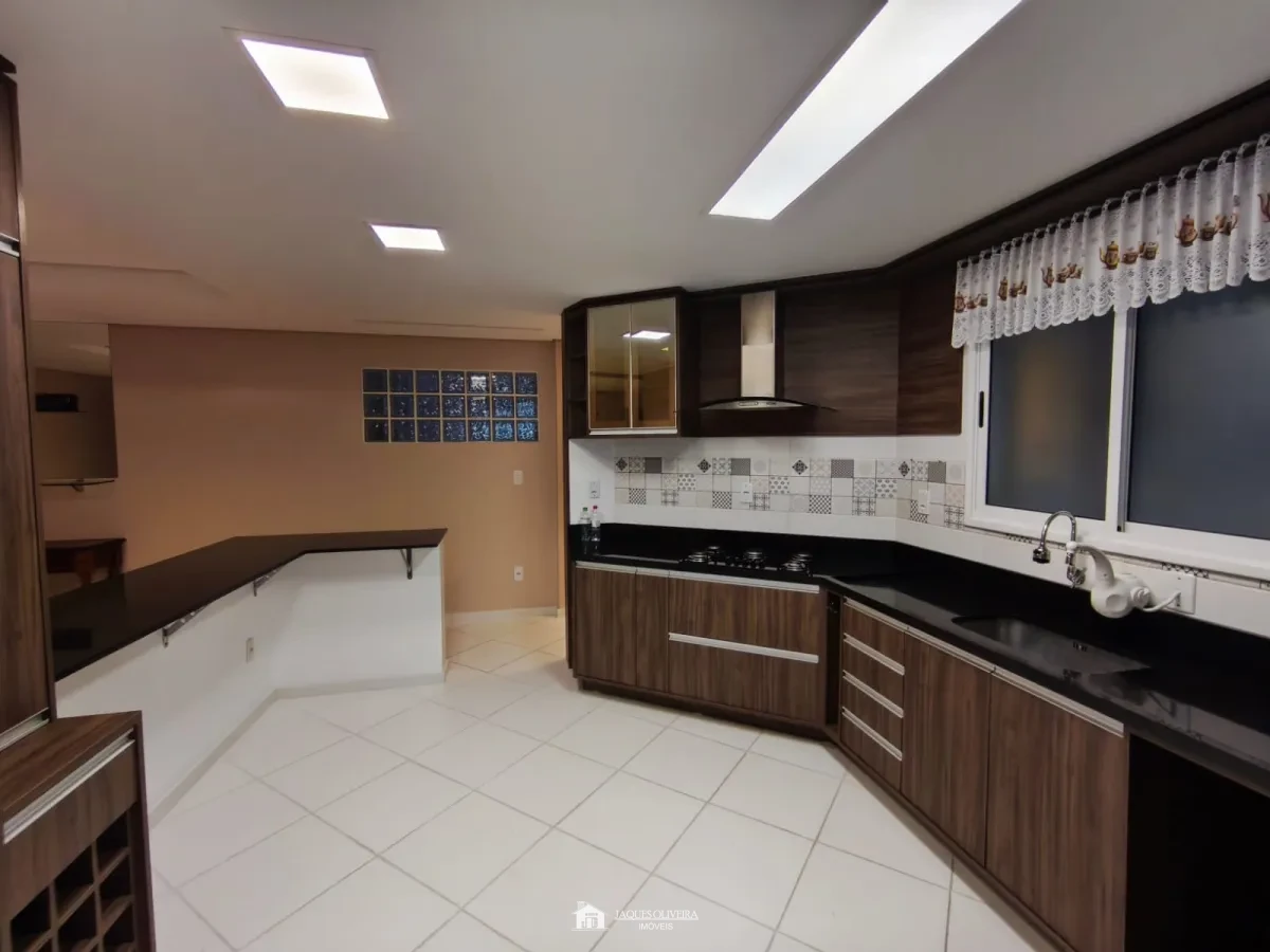 Imagem de Apartamento Central de frente (Semimobiliado), em prédio com elevador