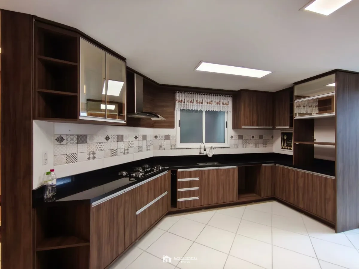 Imagem de Apartamento Central de frente (Semimobiliado), em prédio com elevador