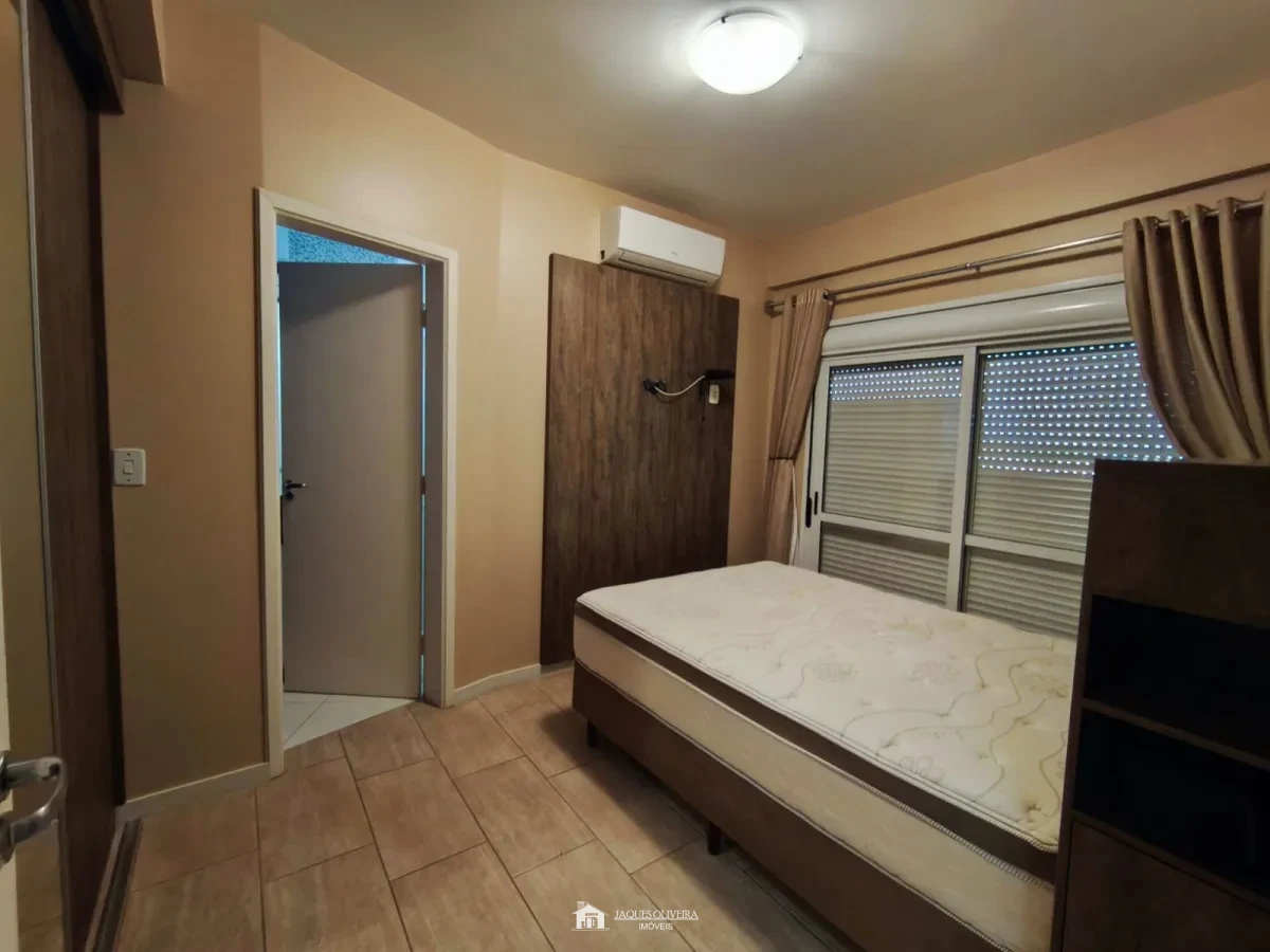 Imagem de Apartamento Central de frente (Semimobiliado), em prédio com elevador