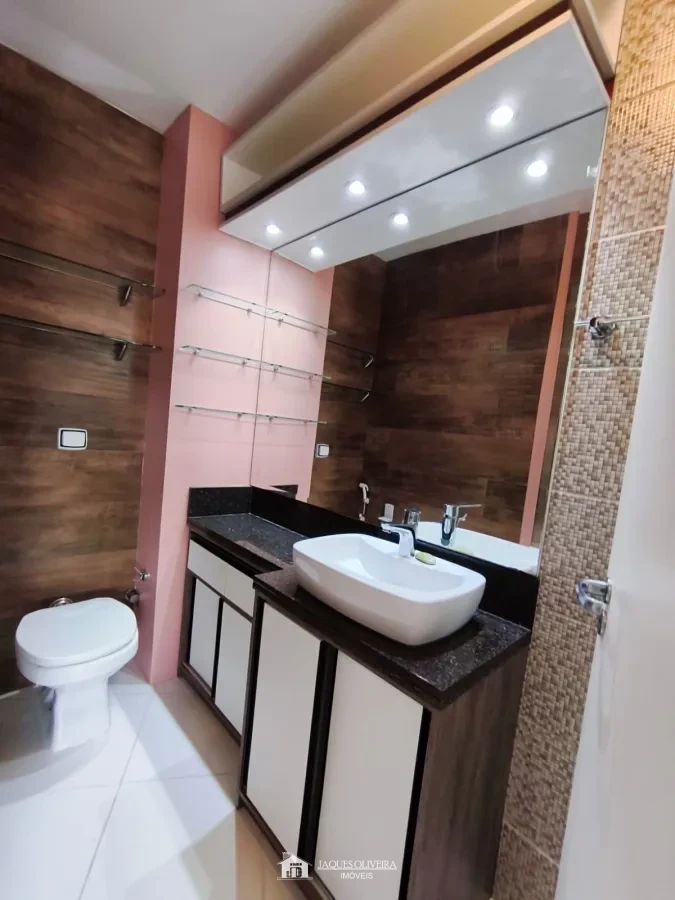 Imagem de Apartamento Central de frente (Semimobiliado), em prédio com elevador