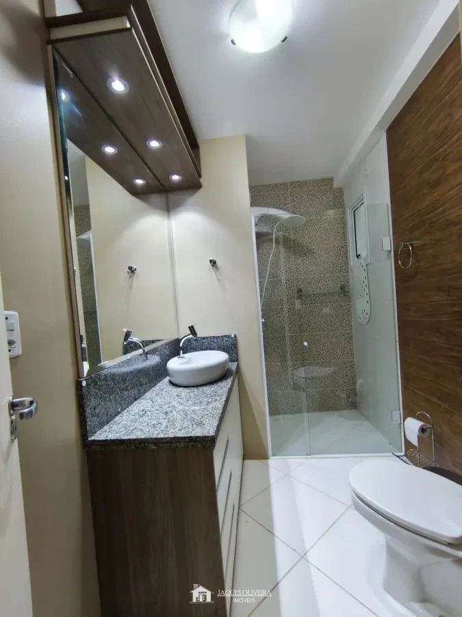 Imagem de Apartamento Central de frente (Semimobiliado), em prédio com elevador