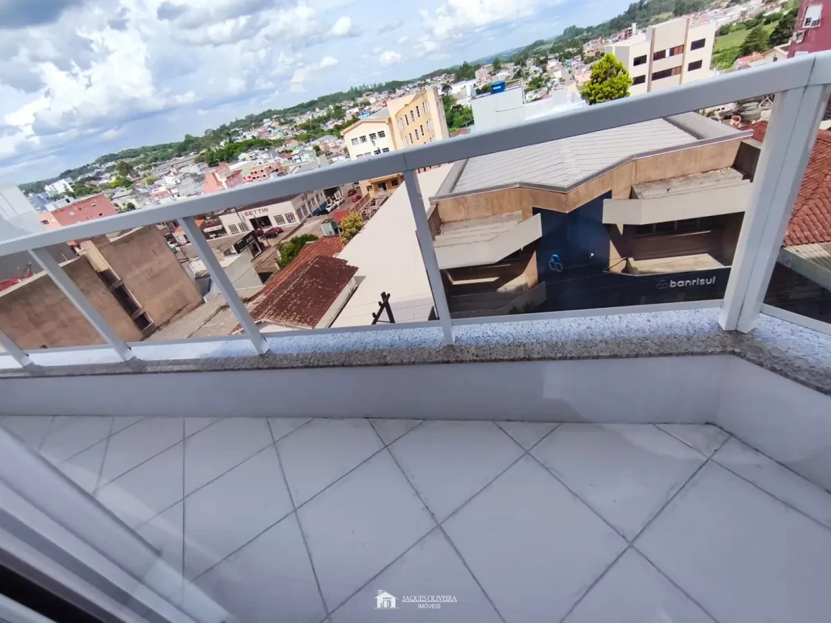 Imagem de Apartamento Central de frente (Semimobiliado), em prédio com elevador