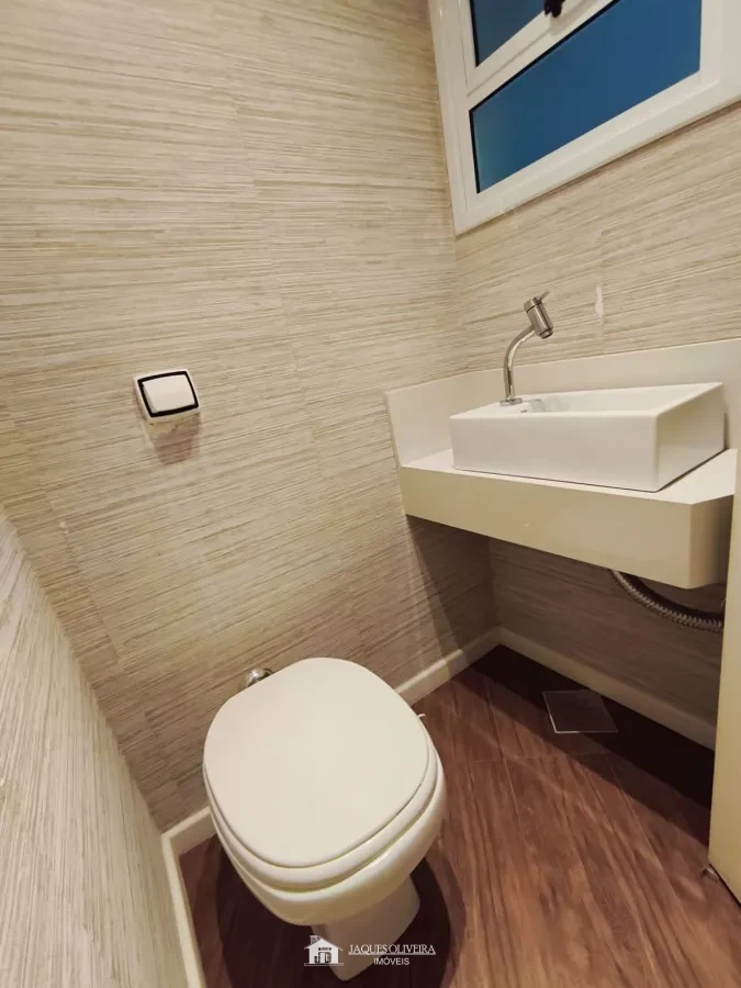 Imagem de Apartamento Central de frente (Semimobiliado), em prédio com elevador