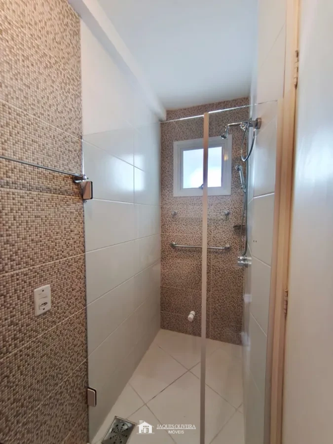 Imagem de Apartamento Central de frente (Semimobiliado), em prédio com elevador