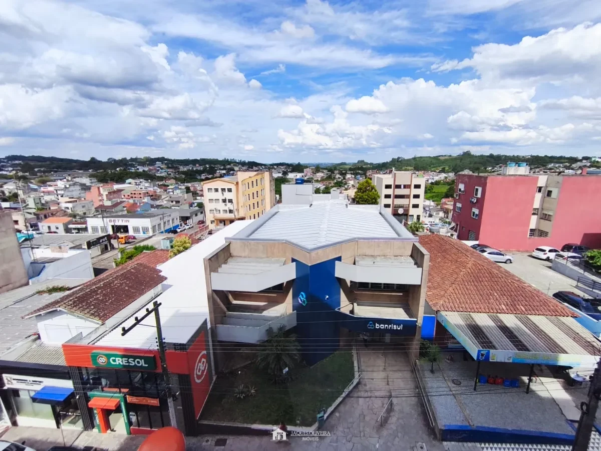 Imagem de Apartamento Central de frente (Semimobiliado), em prédio com elevador