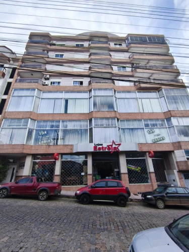 Imagem de Apartamento Central de frente (Semimobiliado), em prédio com elevador